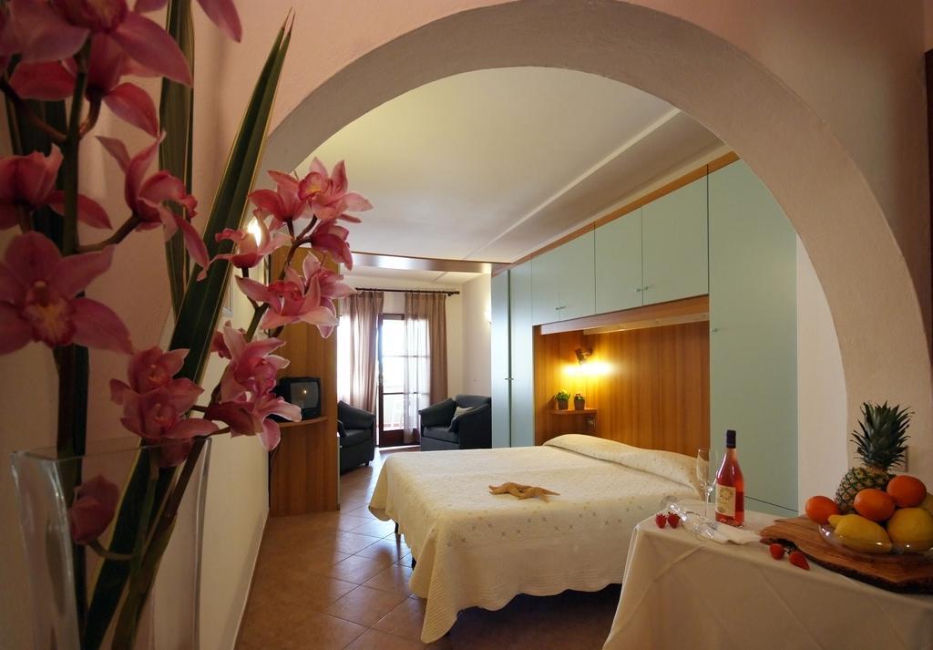 Hotel Barsalini SantʼAndrea Zimmer foto